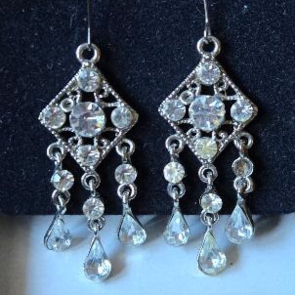 Beautiful hanging earrings - Picture 3 of 4